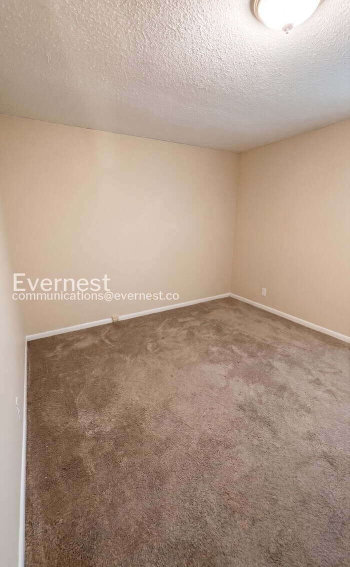 Building Photo - 1710 Ichabod Ln