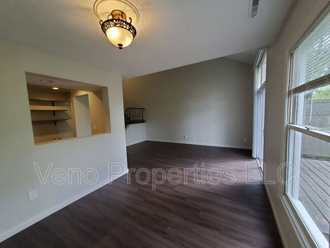 Building Photo - 66 Plaza Ave