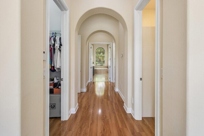 Building Photo - 3381 Lago De Talavera