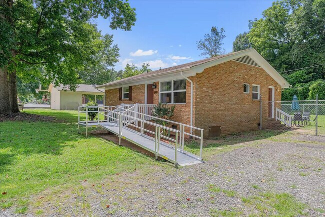 Building Photo - 210 Parthenia Dr