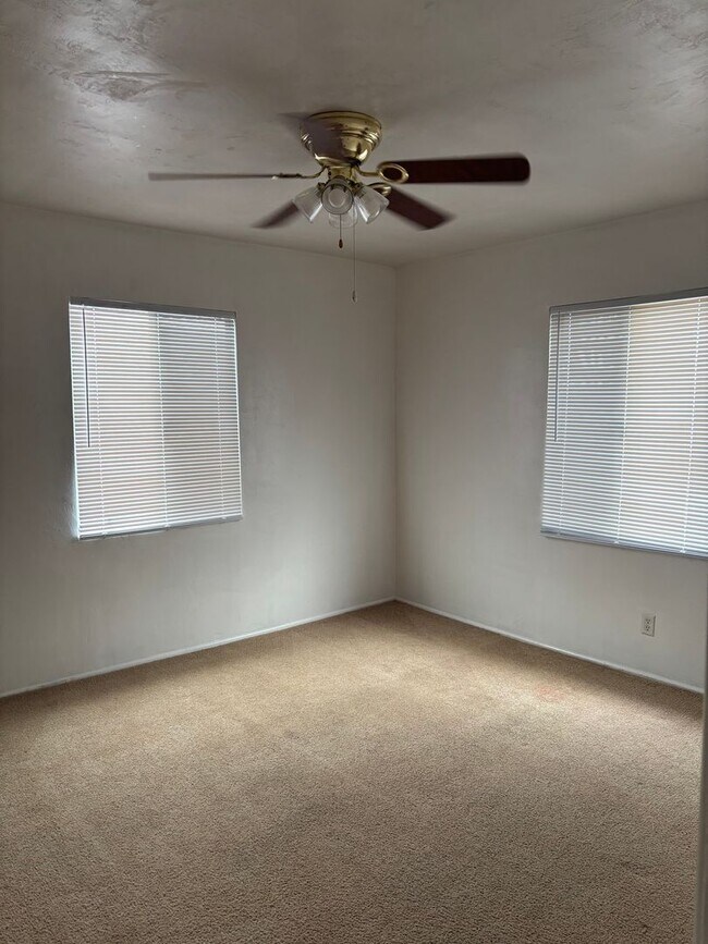 Building Photo - 414 Rutle