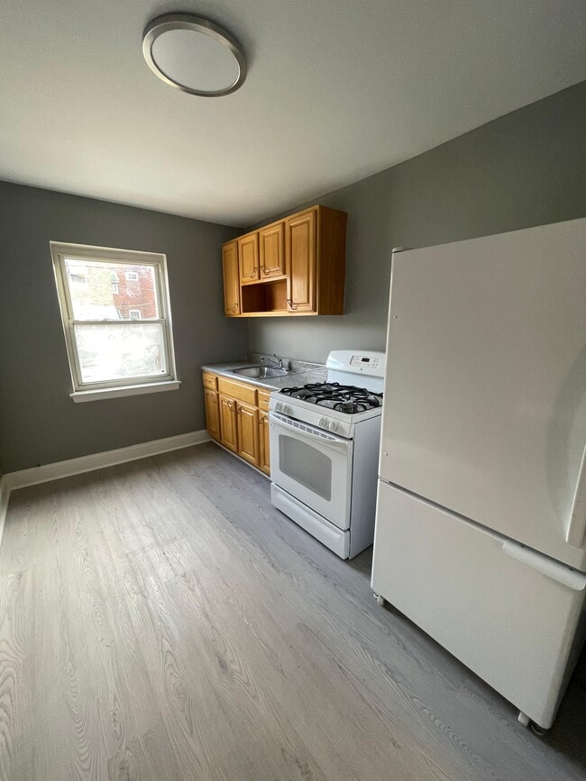 Building Photo - OLDHAM 2