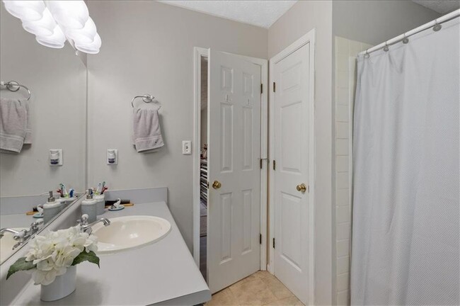 Building Photo - 2660 Windage Dr SW