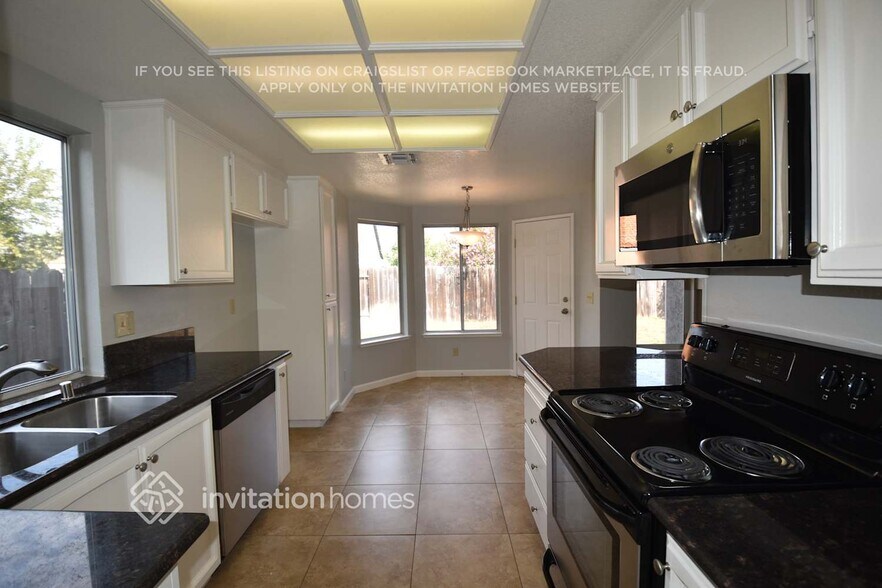 Building Photo - 8023 Pinot Noir Way