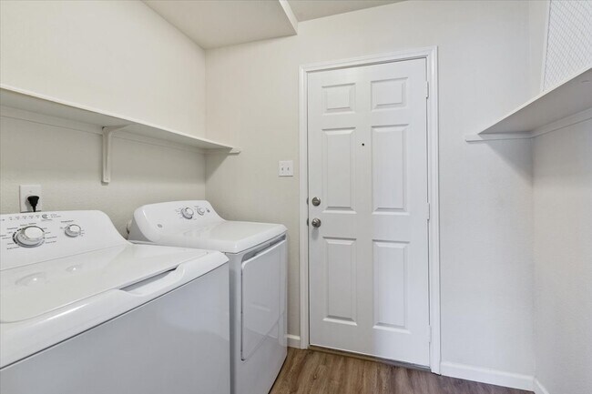 Building Photo - 326 Emerald Ridge Dr