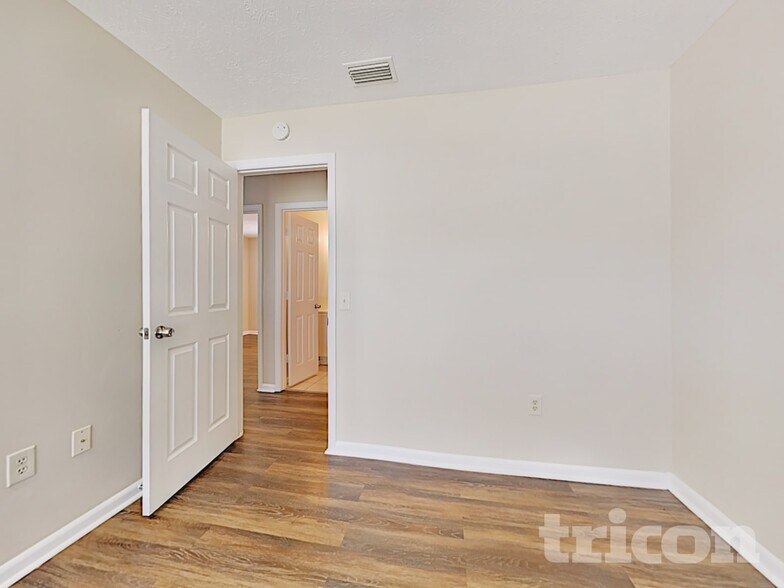 Building Photo - 1201 Windsor Cir