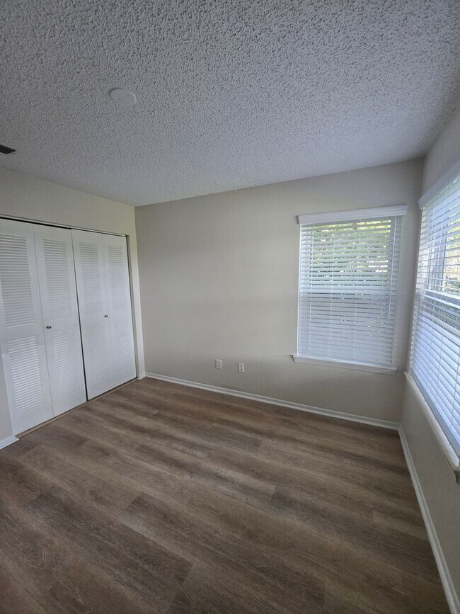 Building Photo - 2577 Grassy Point Dr