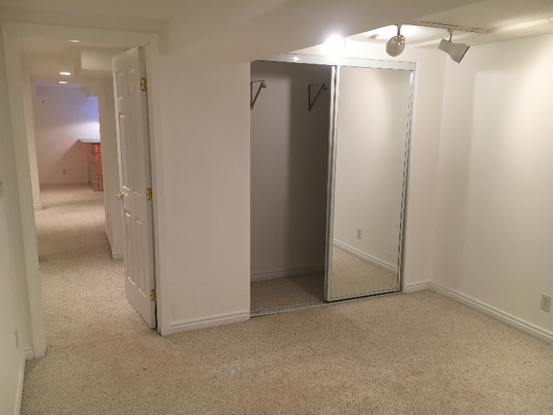 Building Photo - 5340 Vale Dr