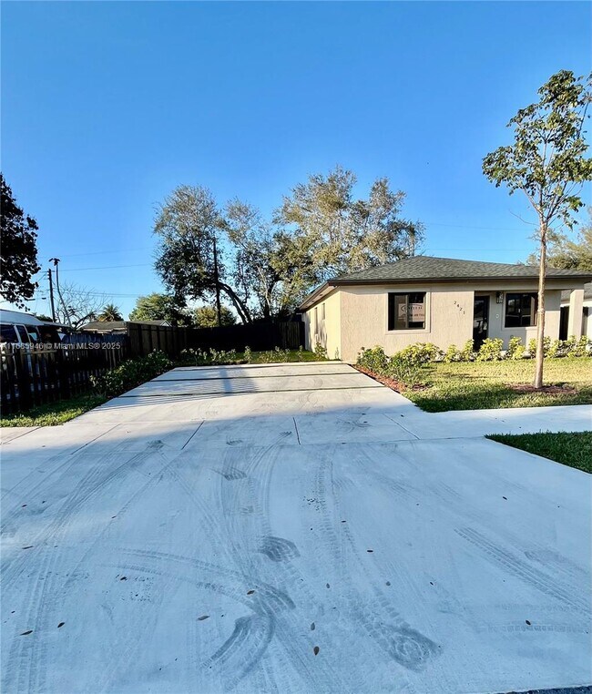 Building Photo - 2421 NW 152nd Terrace