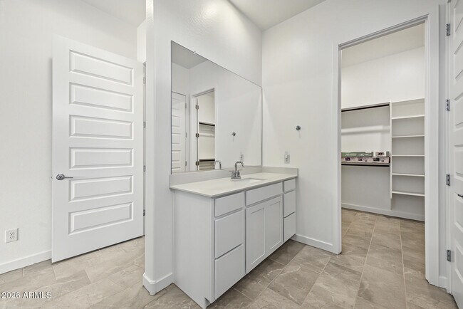 Building Photo - 9654 W Mitchell Dr