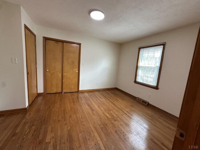 Building Photo - 93 High View Pl