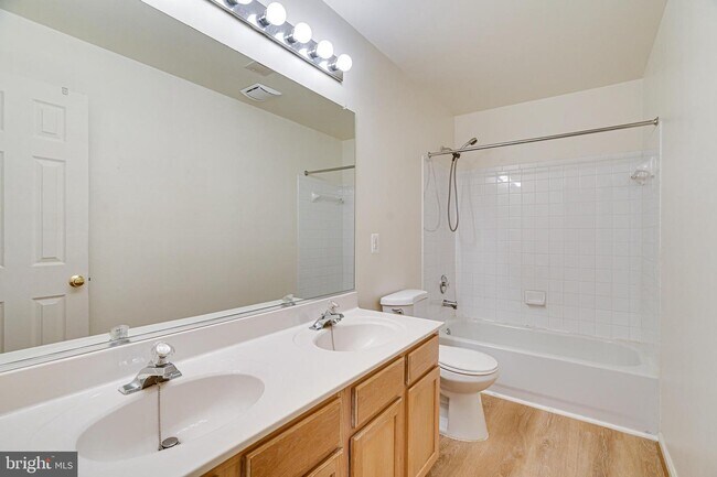 Building Photo - 417 Sparkleberry Terrace NE