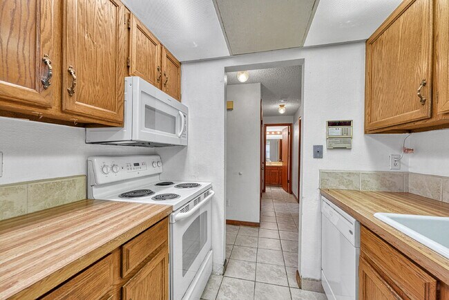 Building Photo - $1,245.95, 1 bed, 1 bath, garden level Condo with Washer/Dryer