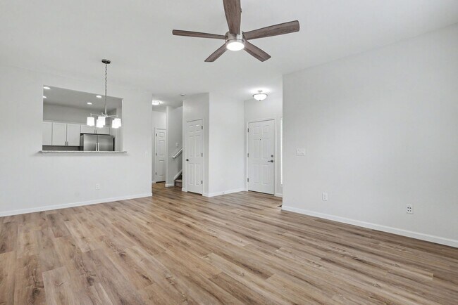 Building Photo - 7416 Sandy Springs Point