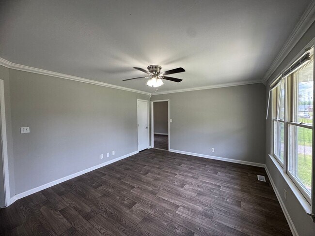 Building Photo - Single Family Home in Clarksville