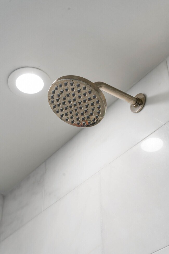 Building Photo - 2575 Peachtree Rd NE