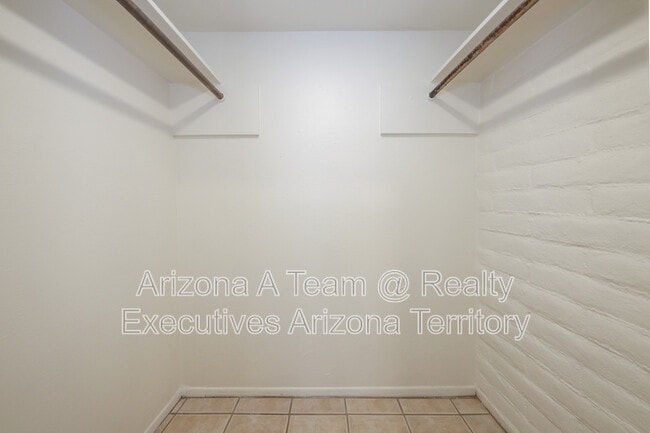 Building Photo - 5650 E Pima St