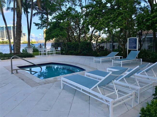 Building Photo - 3235 NE 184th St