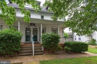Building Photo - 433 E Main St