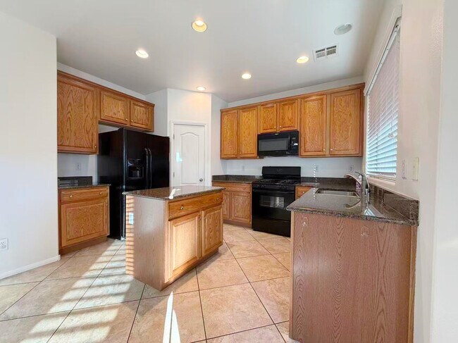 Building Photo - 7473 Glorious Sun Dr