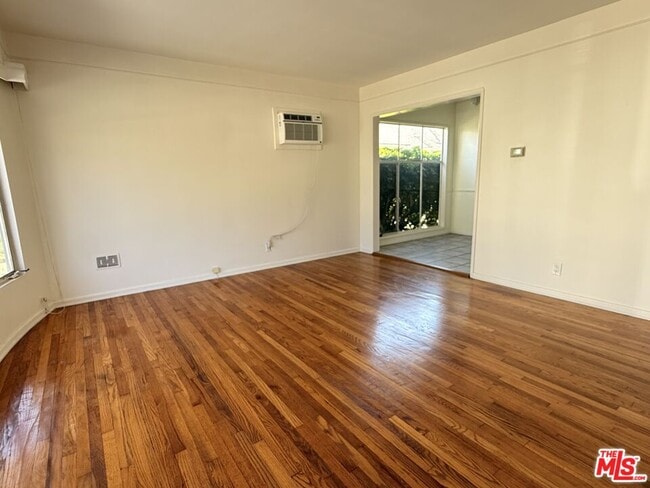 Building Photo - 3947 Prospect Ave