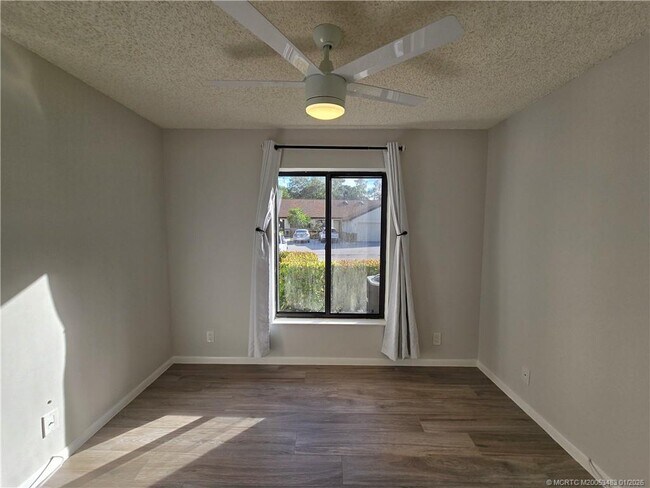 Building Photo - 2114 SW Silver Pine Way