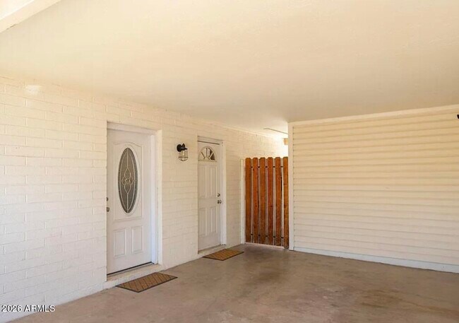 Building Photo - 2046 E Yale Dr