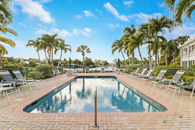 Building Photo - 964 NW Spruce Ridge Dr