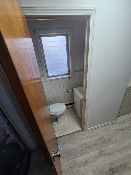 Building Photo - 723 E Woodlawn St