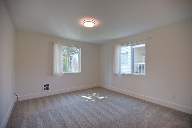 Building Photo - Large 2bd, 2ba Condo Available w/ Private ...