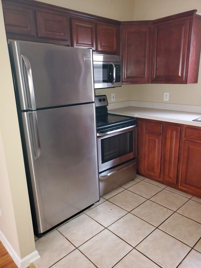 Building Photo - Beautiful 2 Bedroom 2 Bath Available 10/10...