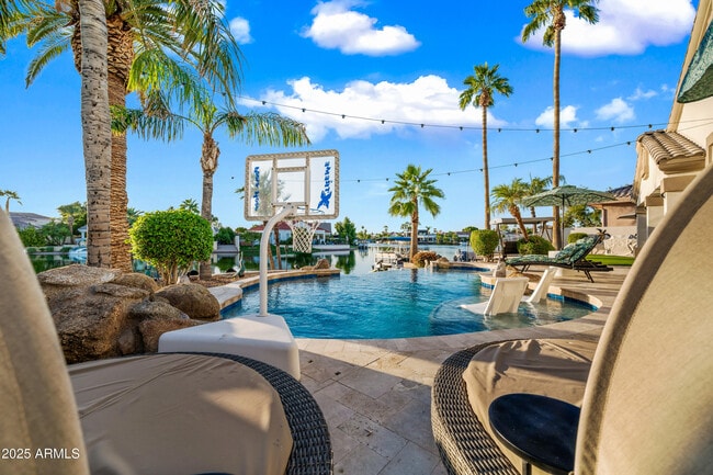 Building Photo - 1817 E Willow Tree Ct