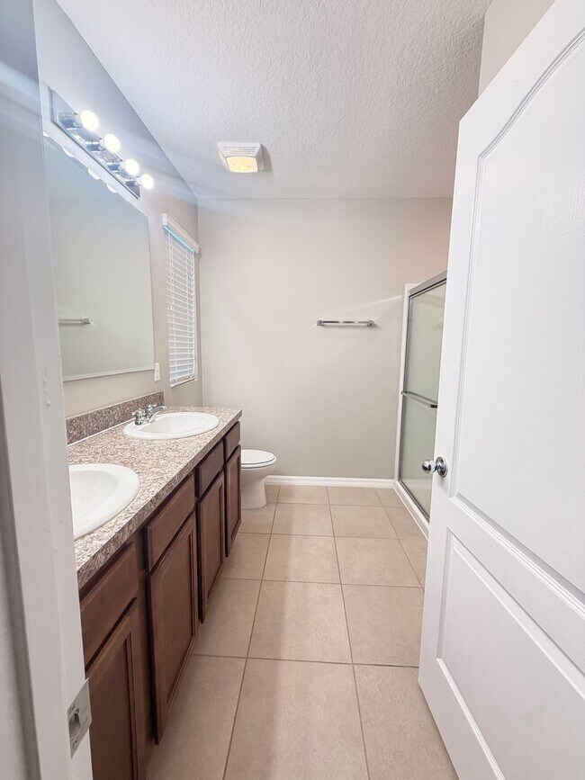 Building Photo - 4 Bedroom, 2 bathroom, spacious home in Winter Haven ...