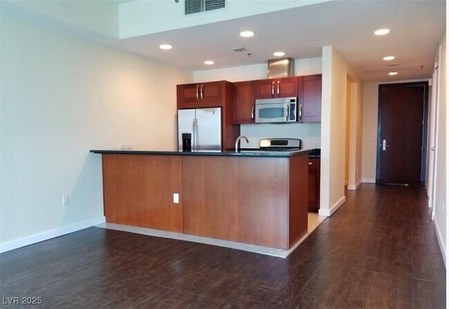 Building Photo - 4525 Dean Martin Dr