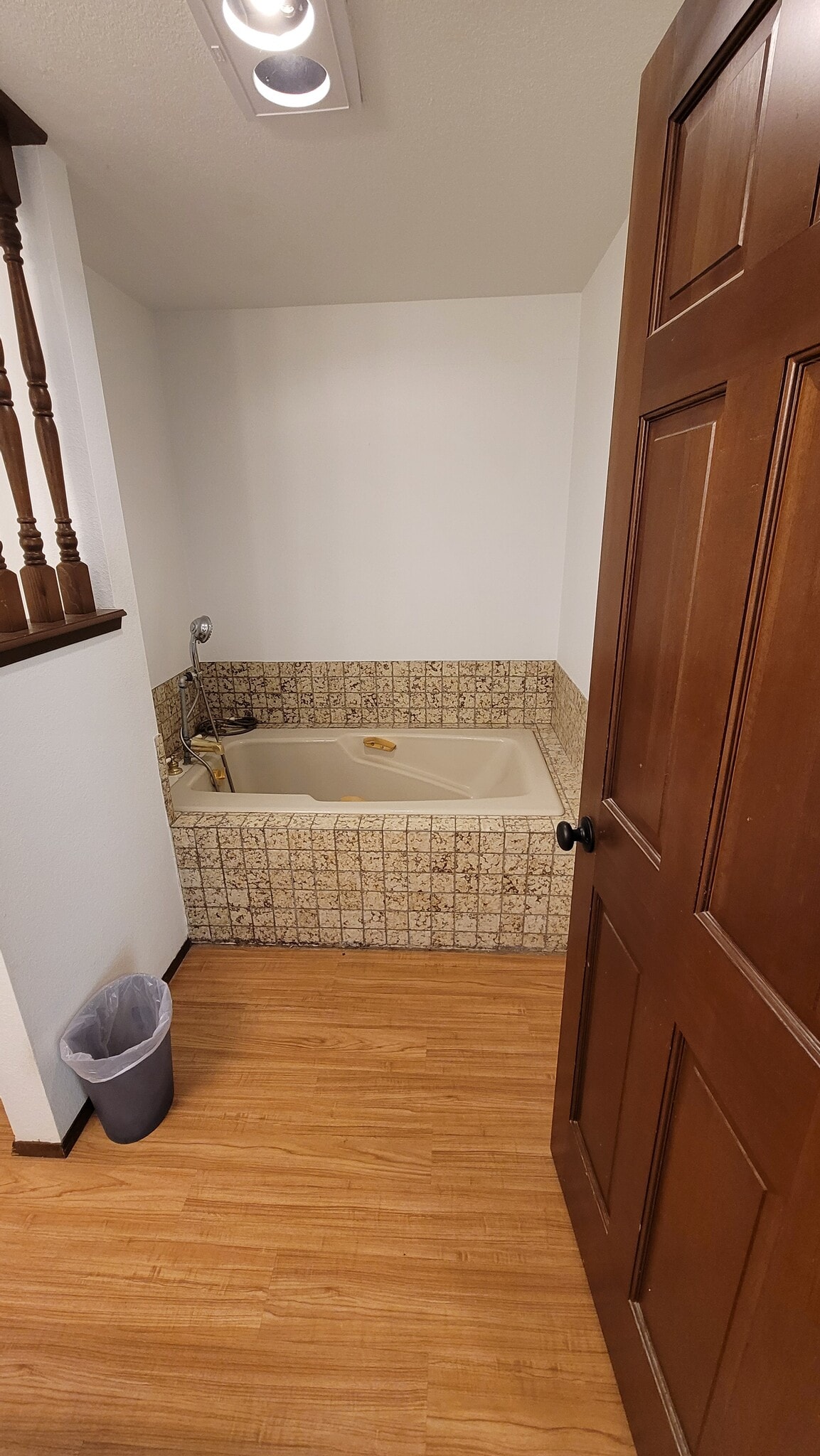 Upstairs Bathroom Shared with Rooms 2 and 3 - 9905 157th St E