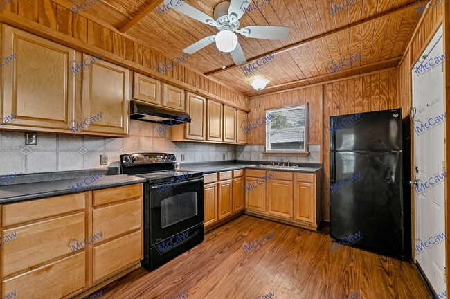 Building Photo - 2704 Highwood Dr