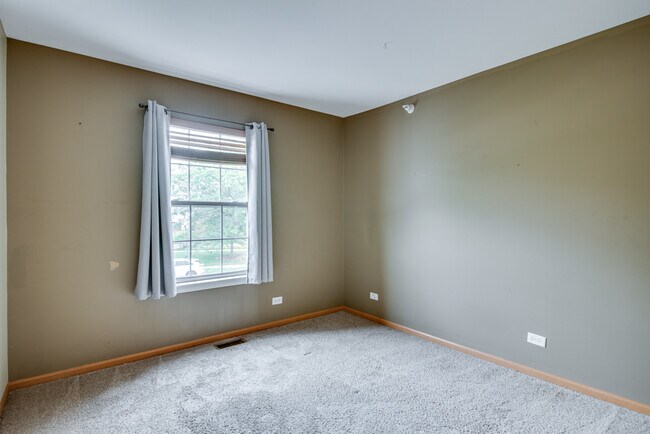 Building Photo - 2492 Dickens Dr