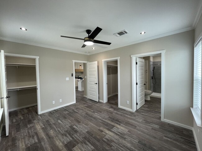 Building Photo - 437 Andros