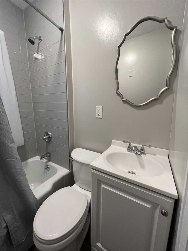 Building Photo - 21 Lincoln Ave