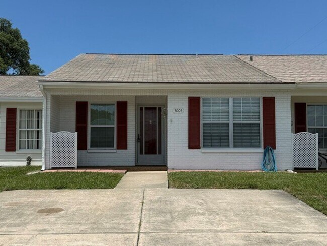 Building Photo - 2 Bed/2 Bath, 1 story Villa in Veterans Villas AVAILABLE NOW!
