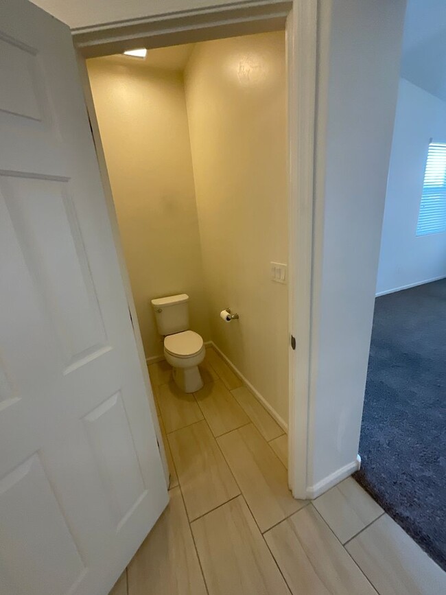 Building Photo - Vail School District hard to find 5 bedroo...