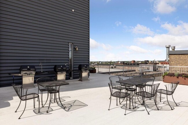 Building Photo - 700 N Washington Ave