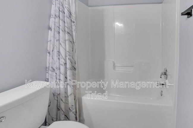 Building Photo - 16 Raelans Cir