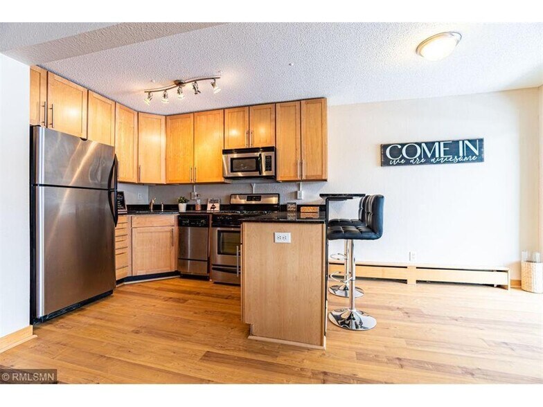 Building Photo - 2532 1st Ave S