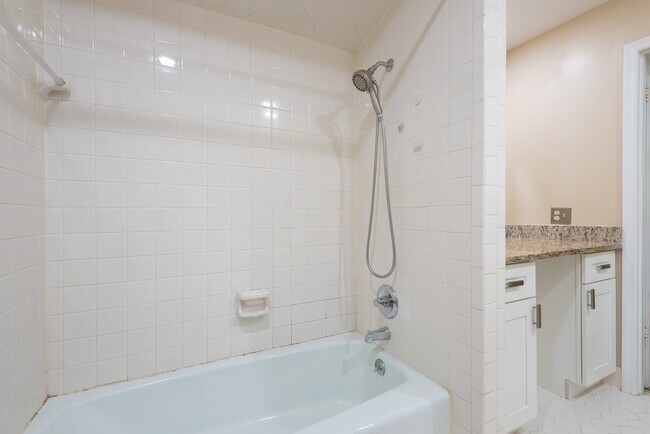 Building Photo - 119 Rio Pinar Dr