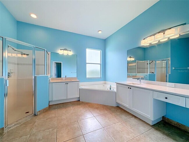 Building Photo - 2947 Majestic Isle Dr