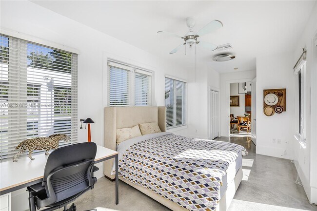 Building Photo - 696 NE 68th St