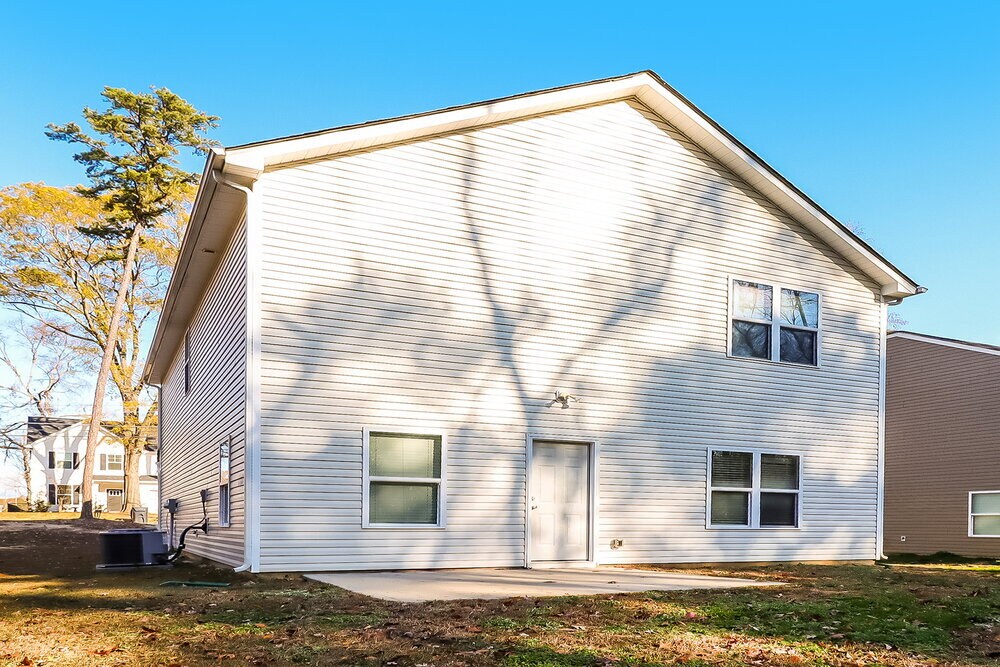 Building Photo - 1017 Helms Rd