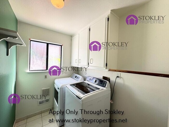 Building Photo - 1105 Rock Creek Way