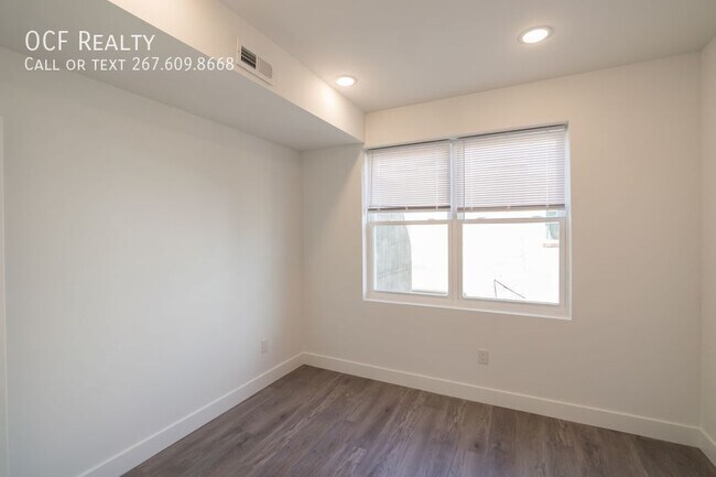 Building Photo - 1711 Snyder Ave